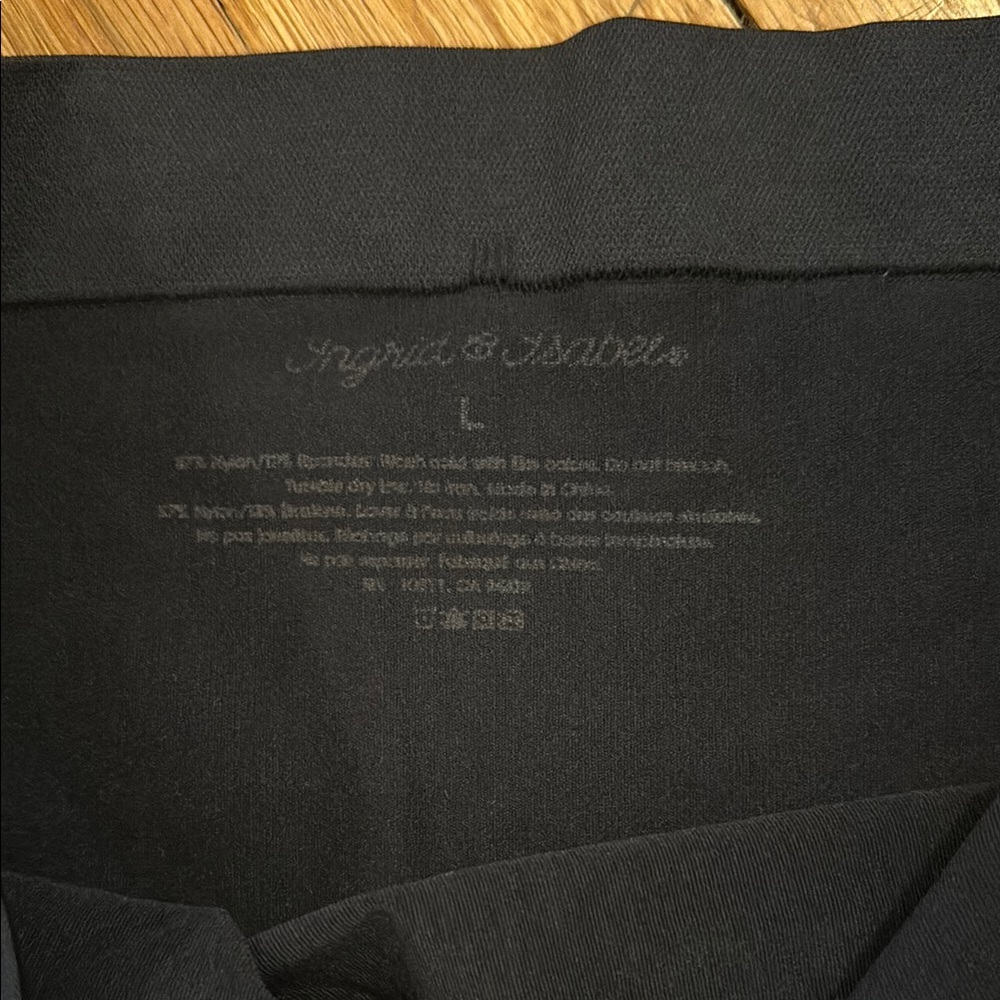 Ingrid & Isabel Black Maternity Shorts - Picture 2 of 3